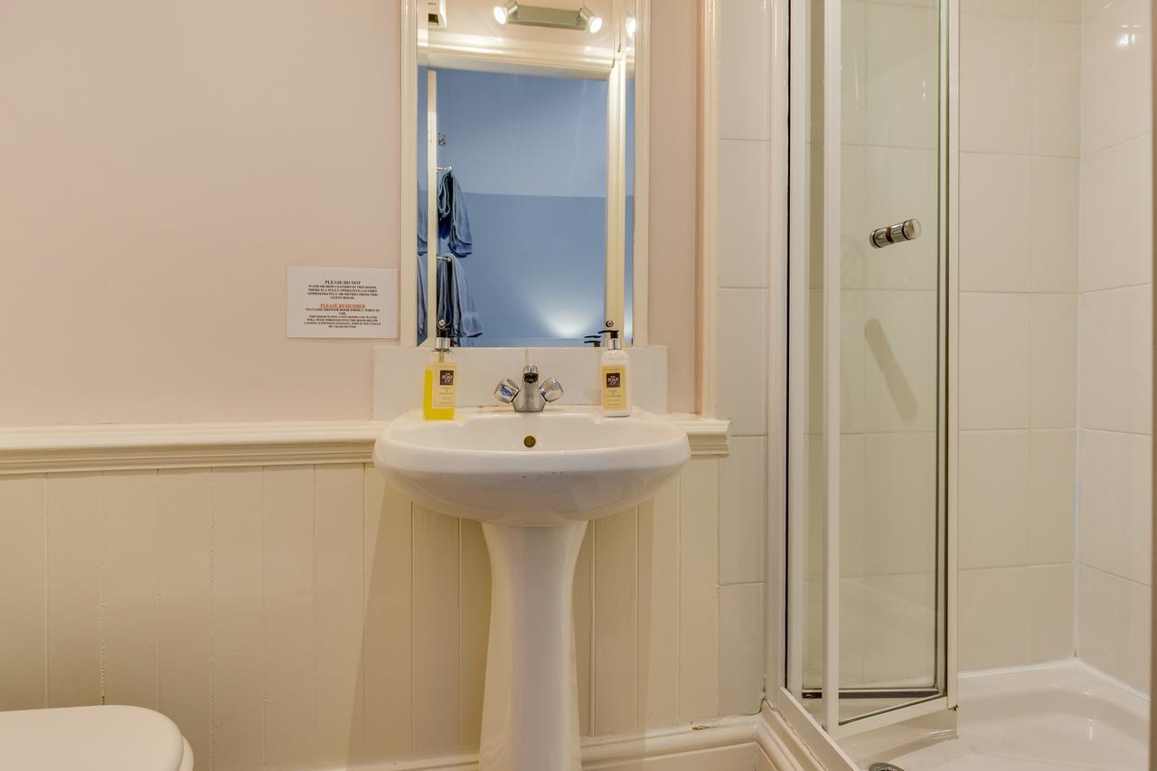 Bed and Breakfast Ashleigh House à Windermere Extérieur photo